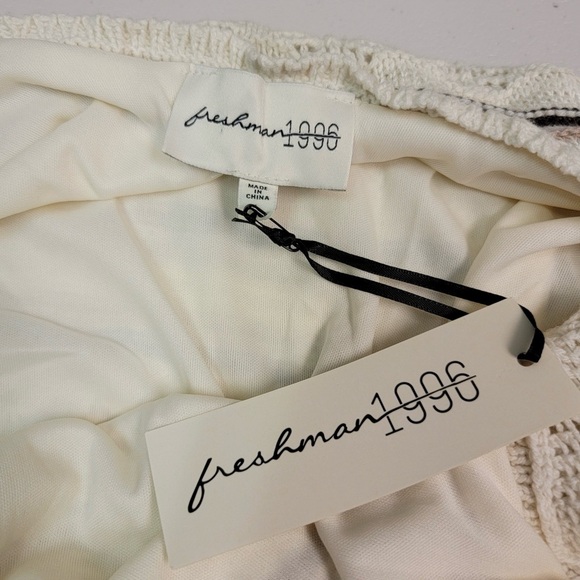 Freshman Cream and Black Sheath Dress - Picture 3 of 6